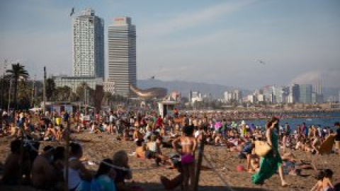 Fumar en las playas de Barcelona estará prohibido a partir de julio