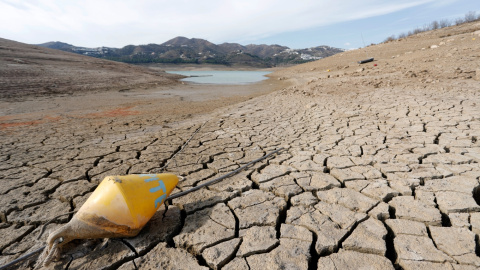 (19/2/2022) El embalse de La Viñuela (Málaga) afectado por la sequía en febrero de 2022 (Archivo).