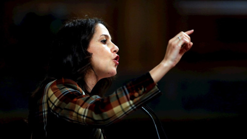 La líder de Ciudadanos, Inés Arrimadas, durante su intervención ante el pleno del Congreso de los Diputados en la primera jornada de la sesión de investidura de Pedro Sánchez como presidente del Gobierno. EFE/Emilio Naranjo