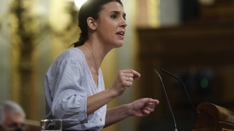 11/05/2022.- La ministra de Igualdad, Irene Montero, interviene en el Congreso para responder a una interpelación de Vox sobre las medidas que va a adoptar su departamento para garantizar la igualdad entre los españoles durante el pleno celebrado este m