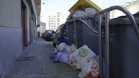 20/05/2022 Contenedores rebosan de basura en el barrio de Monte Alto de A Coruña por la falta del servicio de recogida de basura tras las tercera madrugada de incidentes por el conflicto de la basura, a 25 de febrero de 2022, en A Coruña, Galicia