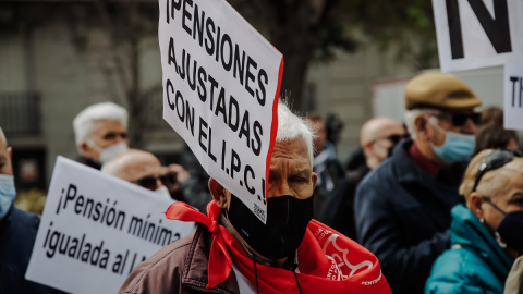 Pensionista frente al Congreso