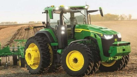 Tractor autónomo de John Deere, presentado en el CES 2022.