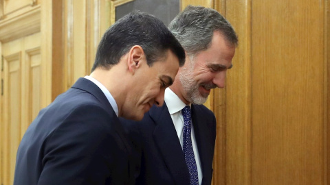 El rey Felipe VI recibe en audiencia al secretario general del PSOE y presidente del Gobierno en funciones, Pedro Sánchez. - EFE