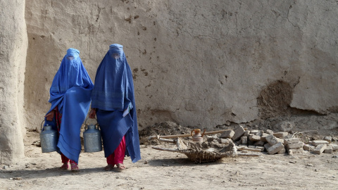 24/05/2022 Dos mujeres con burka, a 10 de mayo de 2022, en Afganistán.