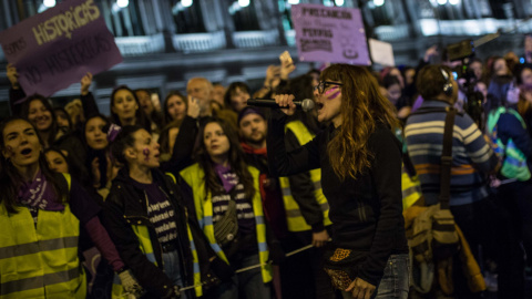 La manifestación del 8-M a su paso por la calle Alcalá de Madrid.- JAIRO VARGAS