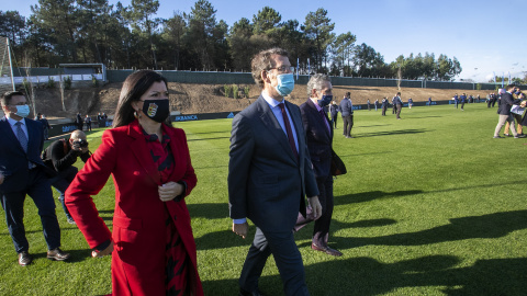 25/5/22 La alcaldesa de Mos, Nidia Arévalo, Alberto Núñez Feijóo y el presidente del Celta, Carlos Mouriño, el pasado 28 de noviembre en la inauguración de la Cidade Deportiva Afouteza