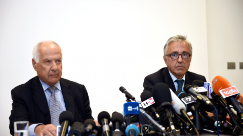 El presidente de Autostrade per l'Italia, Fabio Cerchiai,y el consejero delegado, Giovanni Castellucci, en una rueda de prensa en Génova. REUTERS/Massimo Pinca