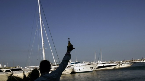 Yates amarrados en Puerto Banús, en la Costa del Sol. REUTERS