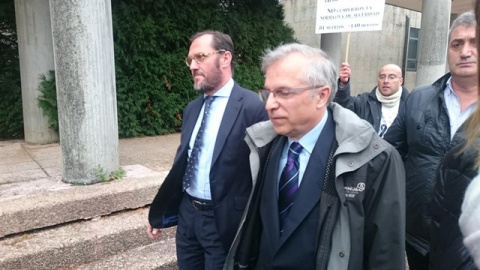 Antonio Lanchares llegando a los juzgados de Santiago, donde tuvo que declarar por el accidente del Alvia en Angrois.