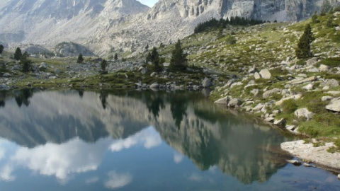 Imagen de un lago en los Pirineos. EFE/LimnoLife