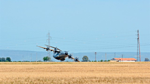 El avión militar apunto de estrellarse en el aeropuerto de Sevilla - Europa Press