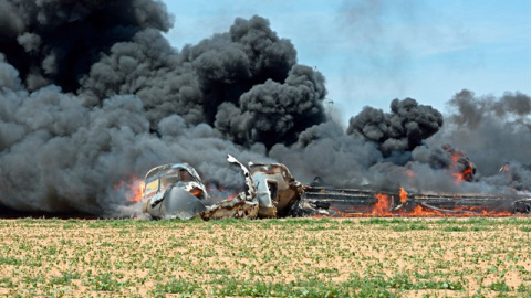 Impactante imagen del avión militar ya estrellado - Europa Press