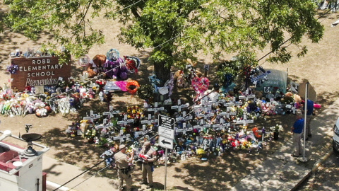 Una foto aérea tomada con un dron muestra el tiroteo masivo en la Escuela Primaria Robb en Uvalde, Texas, EE. UU., el 28 de mayo de 2022.