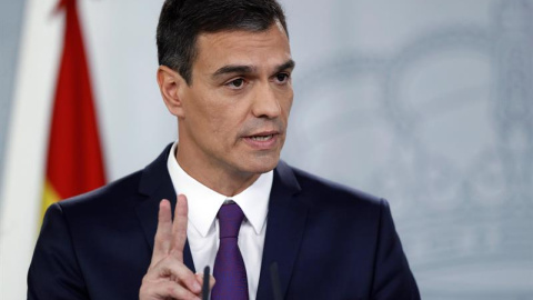 El presidente del Ejecutivo, Pedro Sánchez, durante su comparecencia en el Palacio de La Moncloa en la que ha hecho un balance de su gestión cuando se cumplen dos meses de su Gobierno, con la vista puesta en el ámbito económico en la elaboración de l