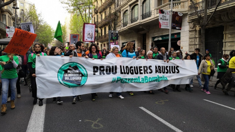 Manifestació en defensa del dret a l'habitatge, al centre de Barcelona. PÚBLIC