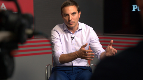 El secretario general del PSOE en Madrid, en otro momento de la entrevista.