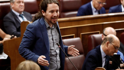 El secretario general de Podemos, Pablo Iglesias, interviene en la sesión de control al Gobierno hoy en el Congreso. EFE/Mariscal