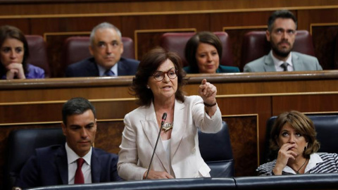 12/09/2018.- La vicepresidenta del Gobierno, Carmen Calvo, interviene en la sesión de control al Gobierno hoy en el Congreso. EFE/Juan Carlos Hidalgo