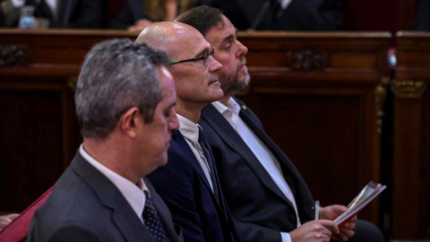 Los líderes independentistas Joaquim Forn, Raul Romeva y Oriol Junqueras. EFE