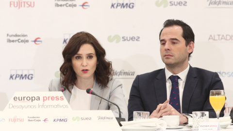 La presidenta de la Comunidad de Madrid, Isabel Díaz Ayuso y el vicepresidente de la Comunidad de Madrid, Ignacio Aguado, durante un desayuno informativo en Madrid. / EUROPA PRESS