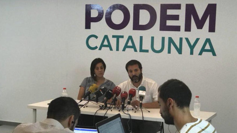 La portaveu de Podem, Conchi Abellán i el secretari d'organització i precandidat a la secretaria general, Jaume Dural, en roda de premsa el passat dia 10. / Podem Catalunya