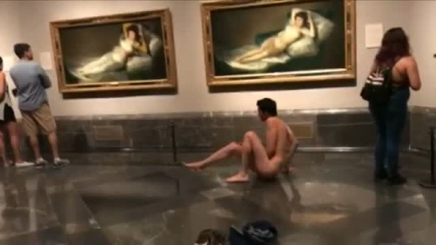 Una pareja se desnuda en el Museo del Prado por amor al arte