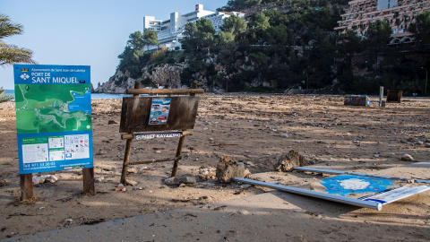 23/01/2020.- Los desperfectos que ha dejado la borrasca Gloria en el Port de San Miquel. / EFE - CATI CLADERA