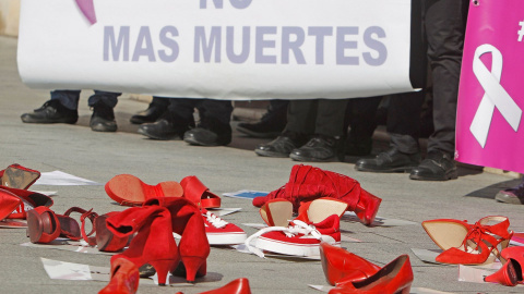 Fotografía de archivo de un minuto de silencio en la Subdelegación del Gobierno de Alicante. EFE/Archivo