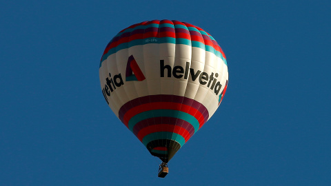 El logo de la aseguradora suiza Helvetia en un globo aerostatico. REUTERS/Arnd Wiegmann