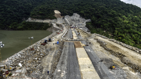 Imagen de las obras de la parte superior de la presa de Hidroituango. - Joaquín Sarmiento / AFP