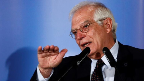 El titular d'Assumptes Exteriors, Josep Borrell, durant la seva intervenció en un esmorzar informatiu organitzat a madrid per Nueva Economia Fórum. EFE/Mariscal