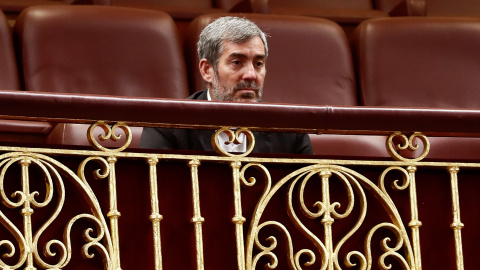 El presidente del Gobierno de Canarias, Fernando Clavijo, asiste al pleno del Congreso de los Diputados, durante el debate de la reforma de su Estatuto de autonomías. EFE/Mariscal