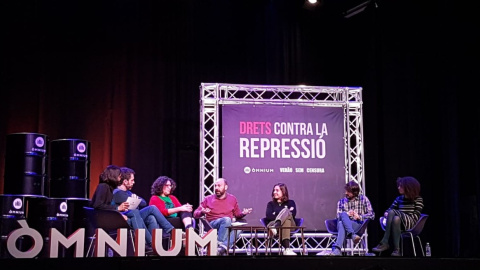 L'acte "Drets conta la repressió", organitzat per Òmnium Cultural. CÈLIA MUNS.