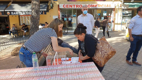 Espinar, en las urnas de votación instaladas este jueves en Usera.