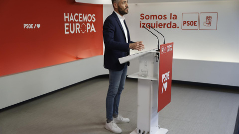 El diputado y portavoz de la Ejecutiva del PSOE, Felipe Sicilia en rueda de prensa ofrecida este lunes en la sede de la formación, en Madrid.