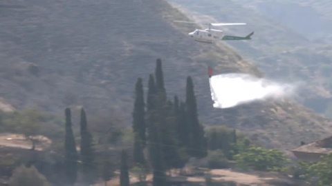 Un incendio causado por una barbacoa pone en peligro la Abadía del Sacromonte en Granada