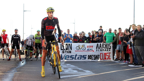 Uno de los trabajadores afectados por el anuncio de cierre de la planta de Vestas en Villadangos del Páramo (León), iniciado un viaje de 2.500 kilómetros en bicicleta hasta Aarus (Dinamarca) para llevar hasta la sede de la multinacional la queja de los