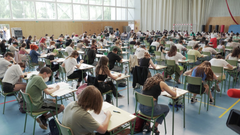 (1/6/2022) Estudiantes realizando la EBAU en La Rioja.