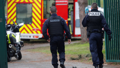 03/01/2020 - La Policía francesa acordona la zona de Villejuif, al sur de París, donde un hombre ha acuchillado a varias personas. / REUTERS