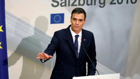 El presidente del Gobierno español, Pedro Sánchez, durante la rueda de prensa tras la segunda jornada de la cumbre informal de la UE de Salzburgo. EFE/Juanjo Martín