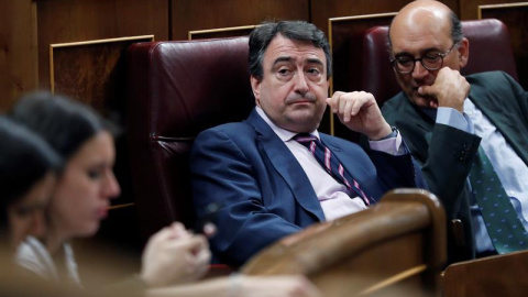 El portavoz del PNV en el Congreso, Aitor Esteban, durante el pleno del Congreso de los Diputados. - EFE