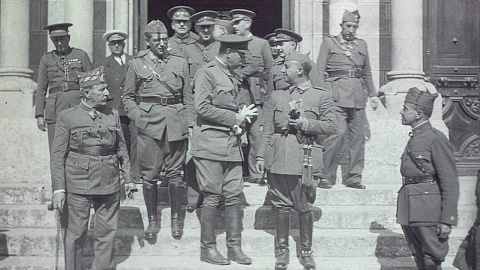 Francisco Franco y otros militares golpistas durante la Guerra Civil