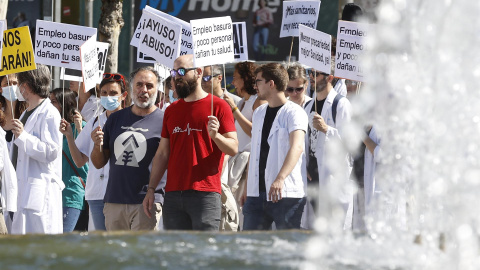 Médicos de hospitales se han manifestado este martes 10 de mayo de 2022 contra la temporalidad en una marcha desde el Estadio de Vallecas hasta la Asamblea de Madrid.