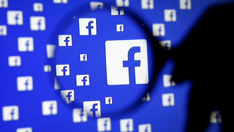 Logo de Facebook. REUTERS/Dado Ruvic