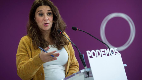 La portavoz de la ejecutiva de Podemos, Noelia Vera, en rueda de prensa / EFE/ Luca Piergiovanni.