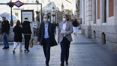 14/02/2022 El concejal de Recupera Madrid, José Manuel Calvo y la portavoz de la misma formación, Marta Higueras, a su llegada a una reunión con la presidenta de la Comunidad, en la Real Casa de Correos