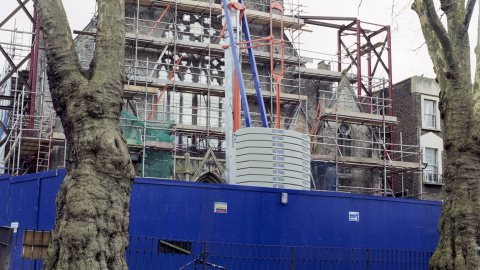 Iglesia en proceso de transformación en pisos en Dartmouth Park (Londres).