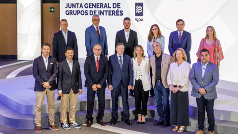 Participants a la Junta General de Grups d'Interès d'Agbar.