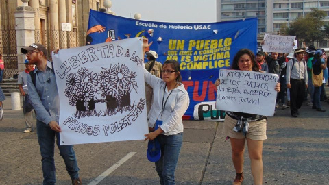 Ana Lucía Ixchiú Hernández en una manifestación antiminera en Guatemala